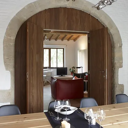 Bed & Breakfast Baron's House Neerijse-leuven 4*